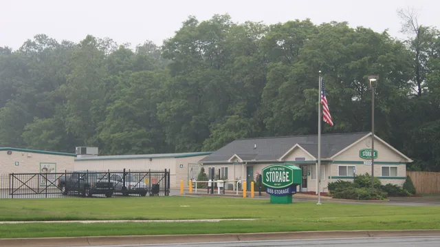 Extra Space Storage facility, 3500 Carpenter Road, Ypsilanti, Michigan. How to read twenty-five self-storage facilities without naming names