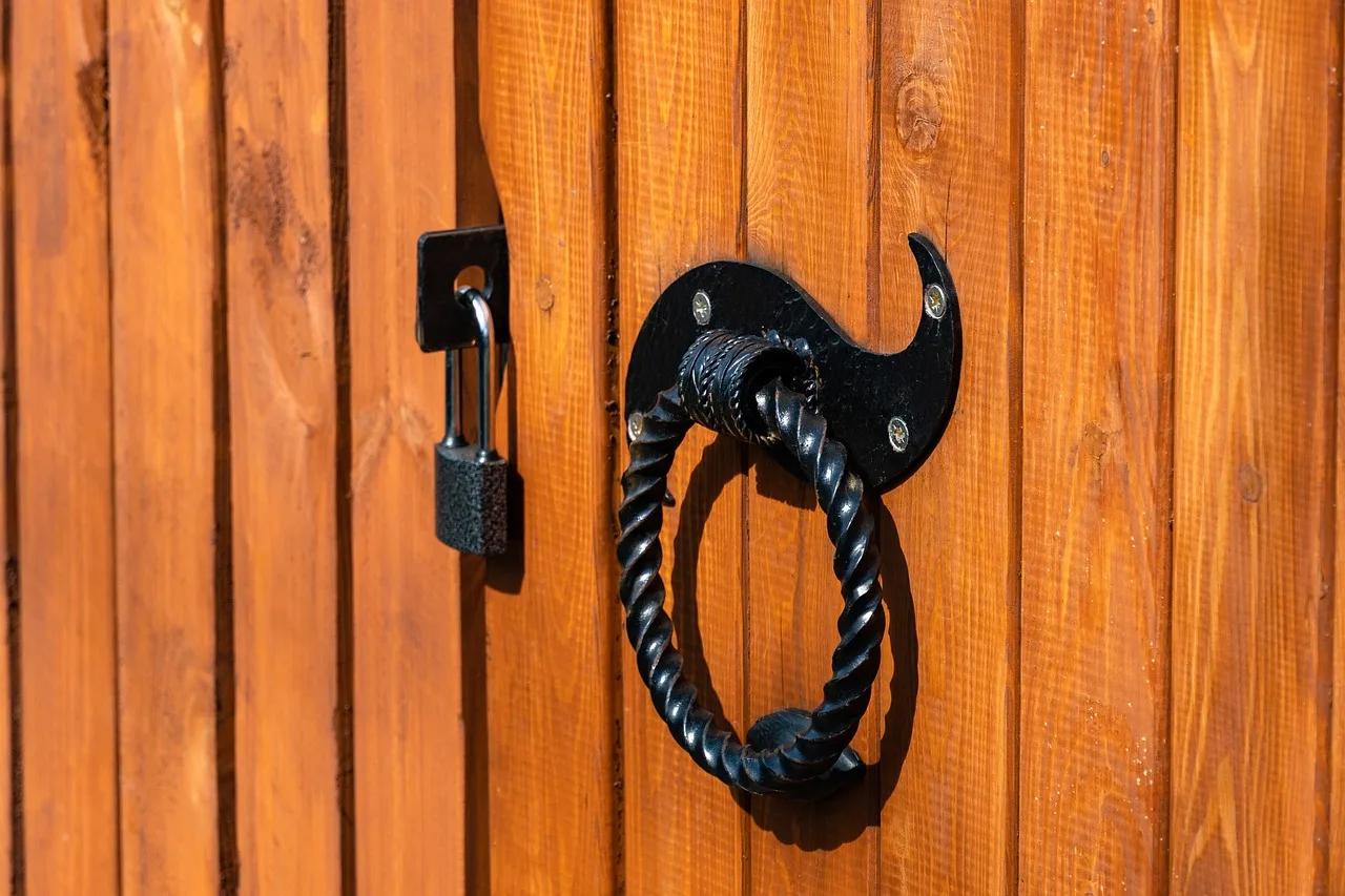 padlock, gate, closed, blocking, metal, wooden gates, locks, padlocks, entrance, access, protection, village, to protect. Self Storage Revenue Management Software: How to Choose